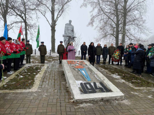 Сотрудники РЛССЦ приняли участие в митинге-реквиеме «Память живет в поколениях» около Братской могилы в д. Малашенки